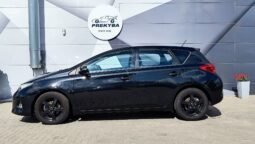 Toyota Auris pilnas