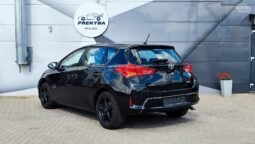 Toyota Auris pilnas