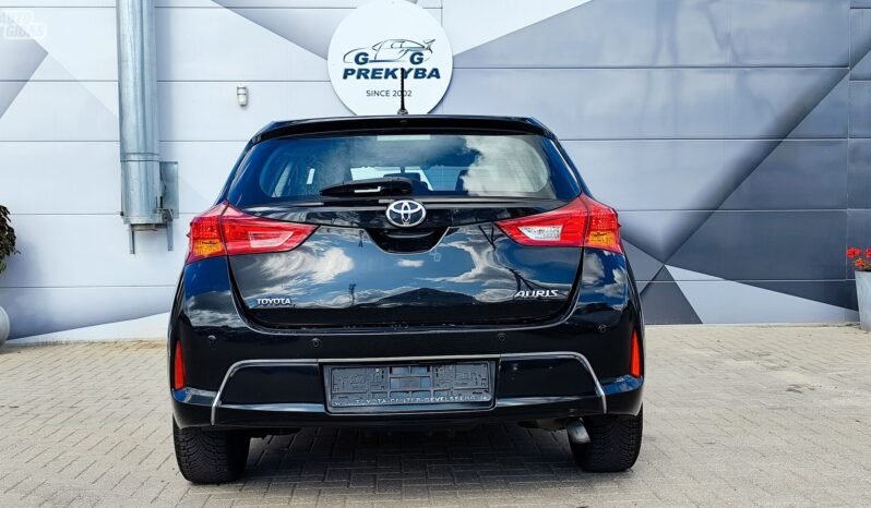 Toyota Auris pilnas