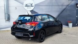 Toyota Auris pilnas