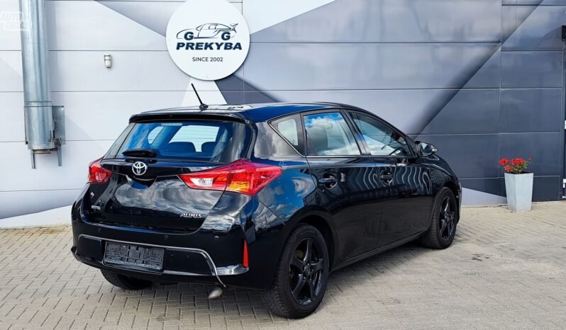 Toyota Auris pilnas