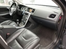 Volvo V60 pilnas