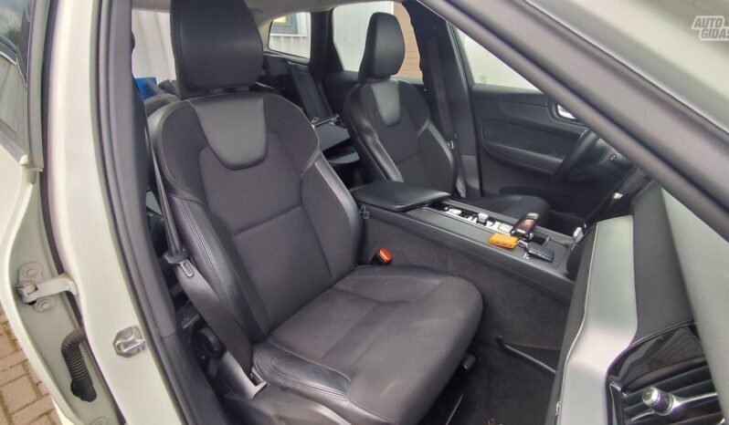 Volvo XC60 pilnas