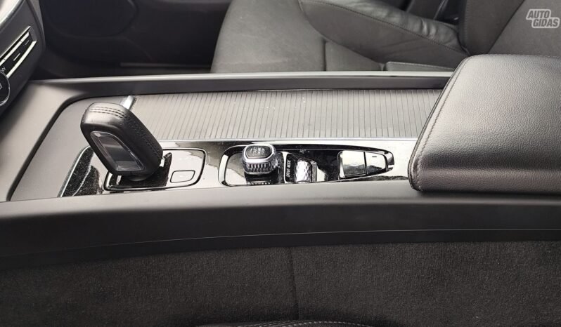 Volvo XC60 pilnas
